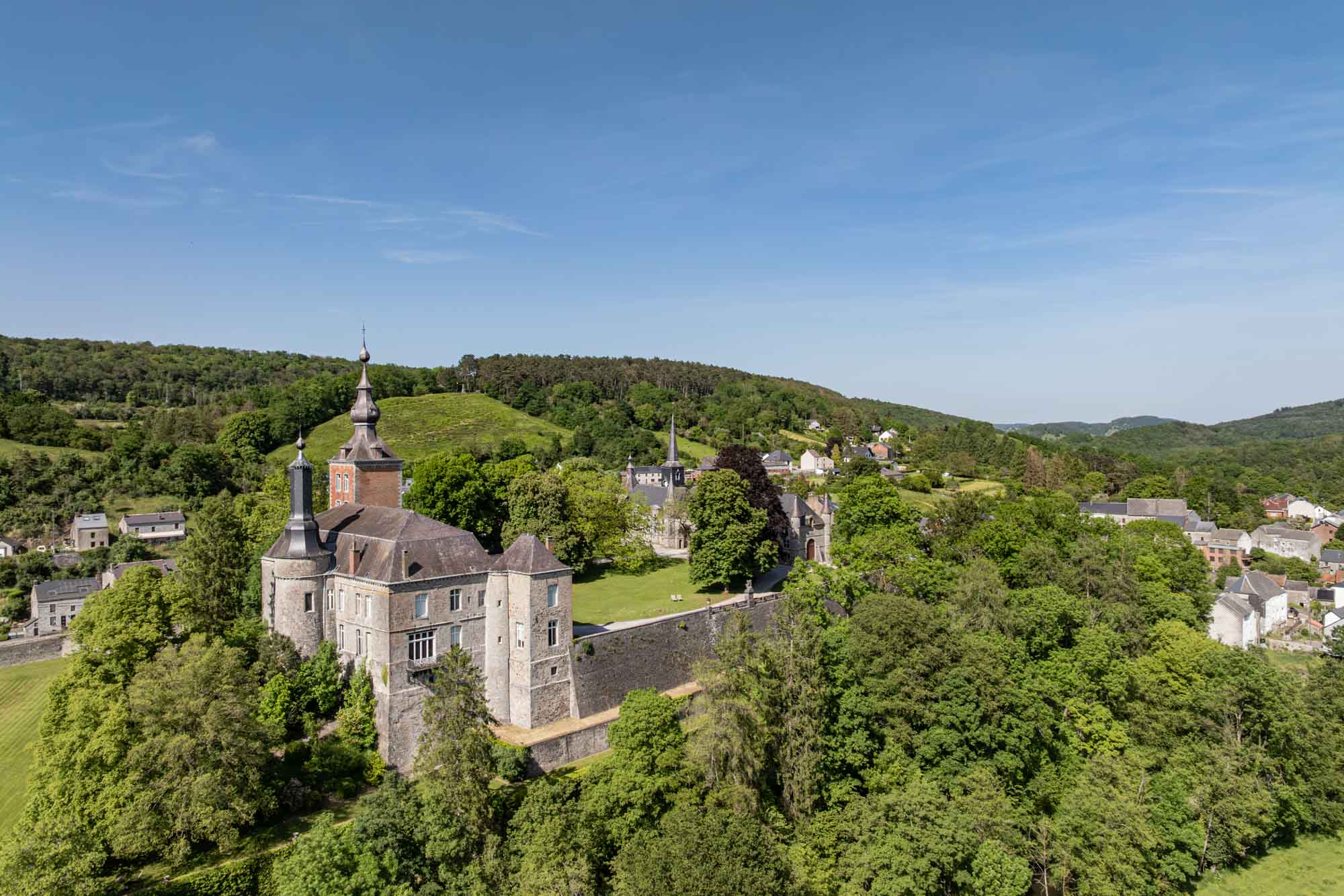 Zicht op het Kasteel van Vierves