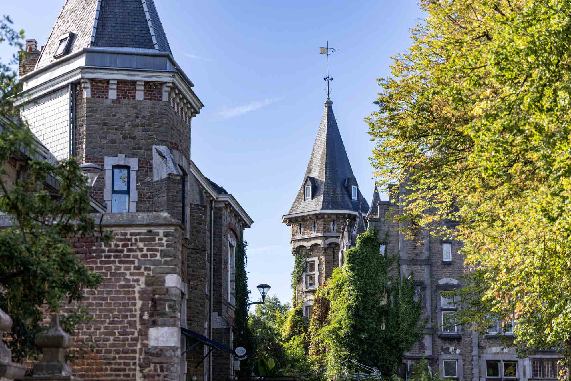 Typische toren in de historische oude stad van Limbourg