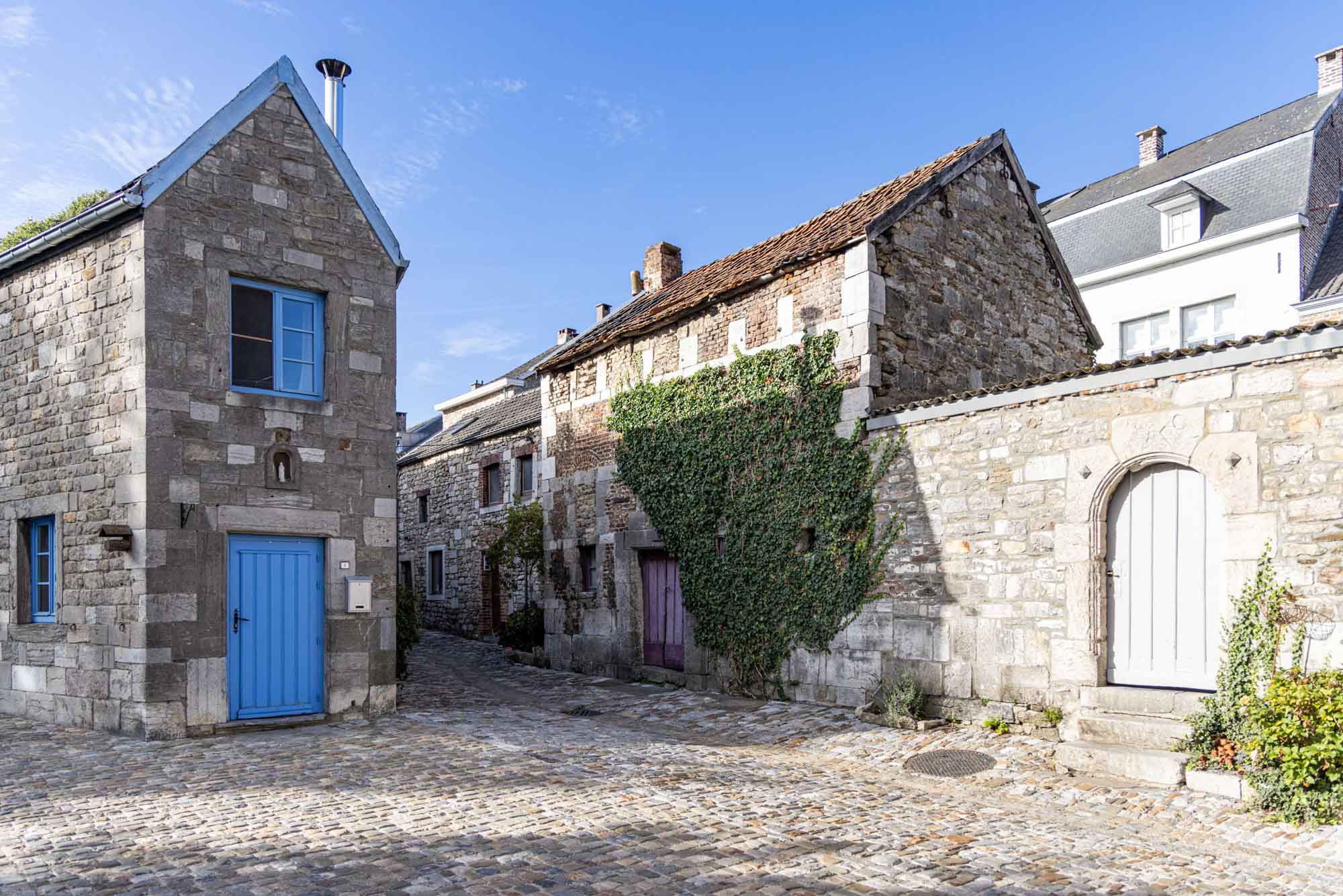 Typisch huis in de kronkelende steegjes van de oude stad Limburg