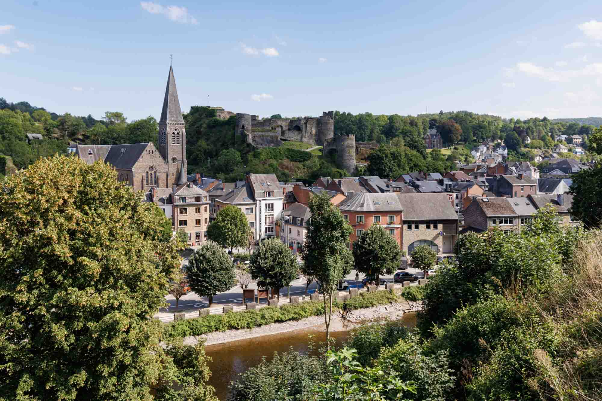 Uitzicht op La Roche-en-Ardenne en het kasteel