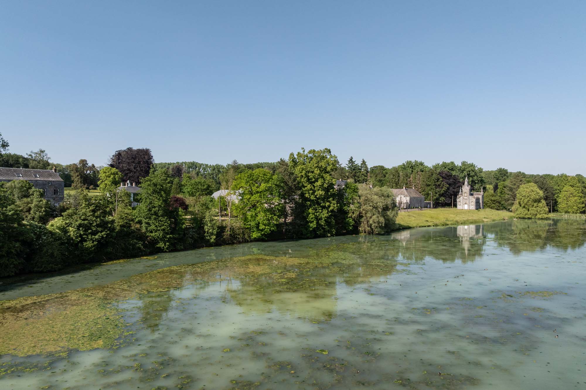 Het kasteel van Vervoz en zijn vijver