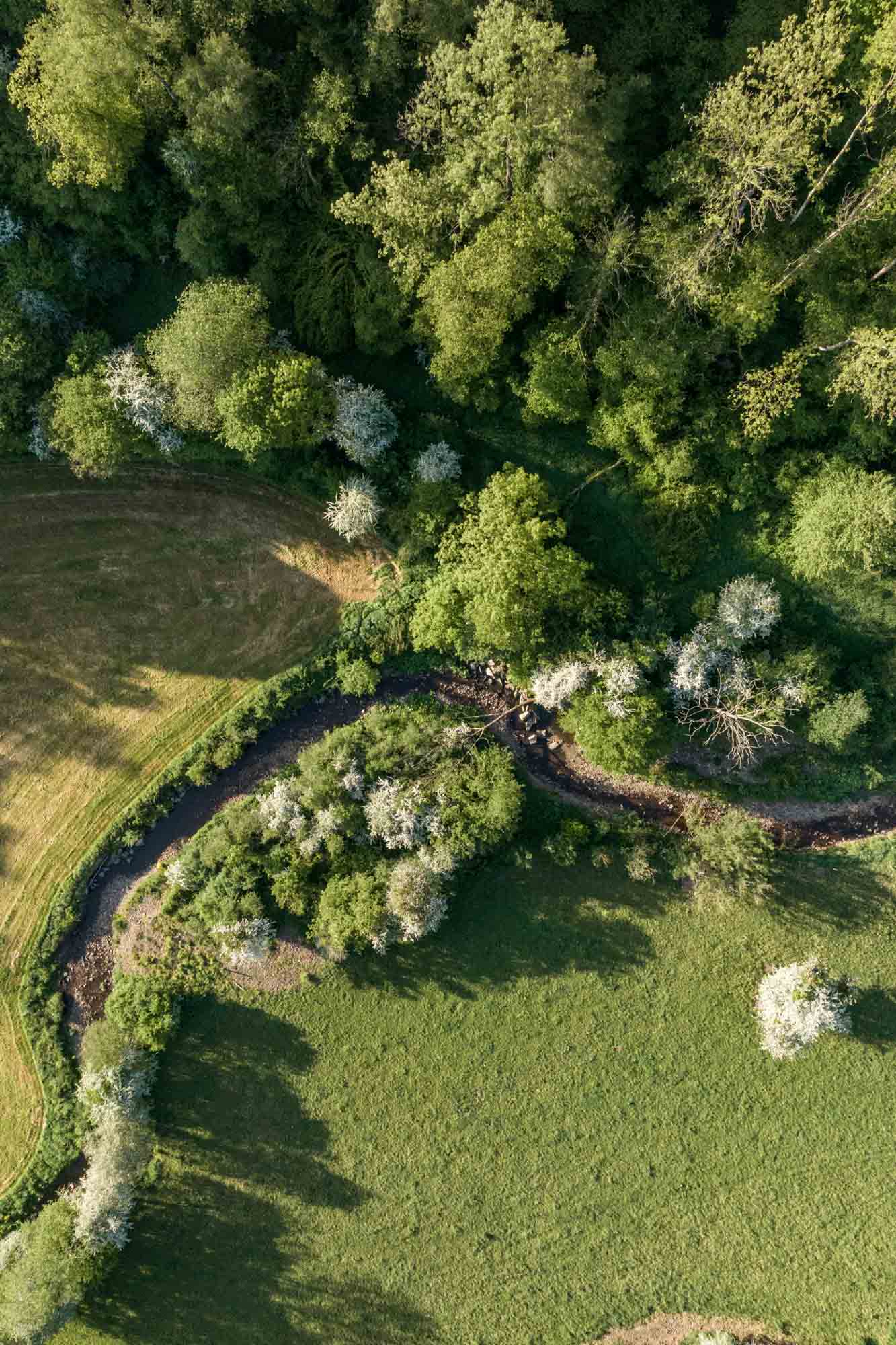 Luchtzicht op het platteland rond My, in Ferrières