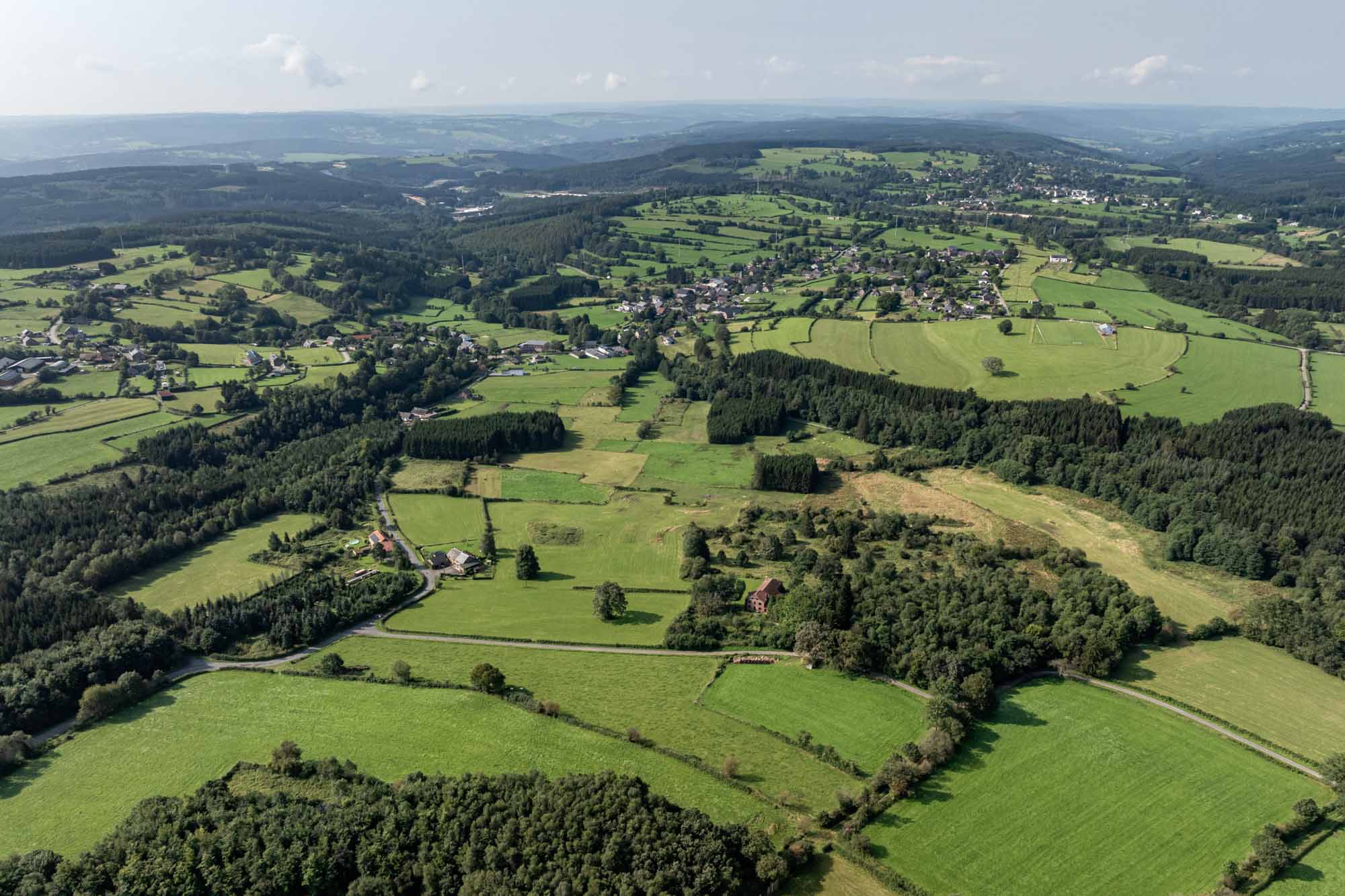 Luchtzicht op het dorp Ster vanuit Hockai