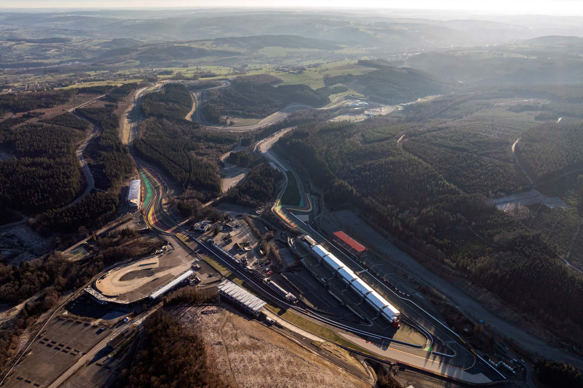 Luchtzicht op het circuit van Spa-Francorchamps