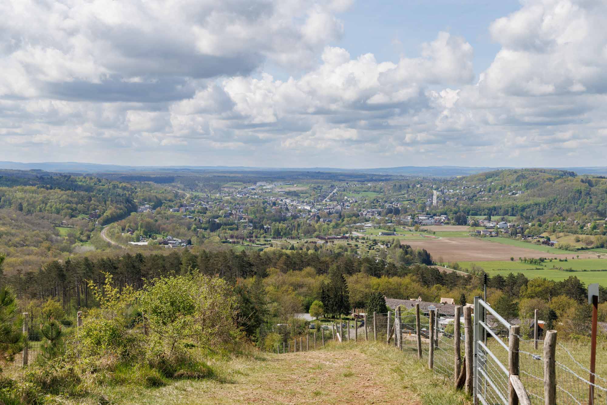 Panoramisch uitzicht vanaf de Mont des Pins in Barvaux-sur-Ourthe