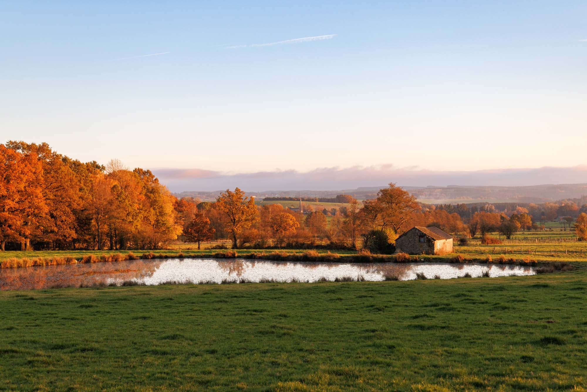 Vijver in de herfst tussen Bâclain en Montleban, nabij Gouvy