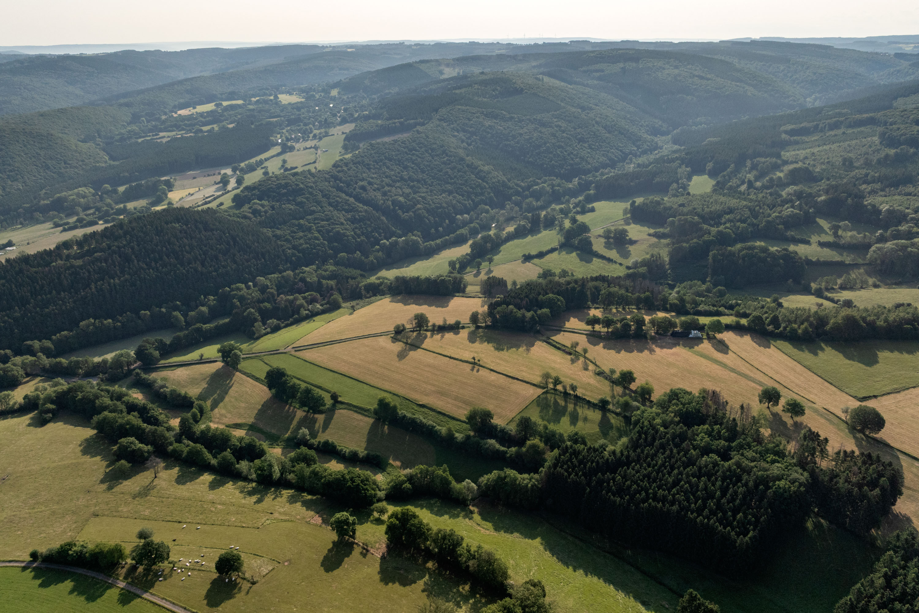 Luchtfoto van het platteland rond Mormont